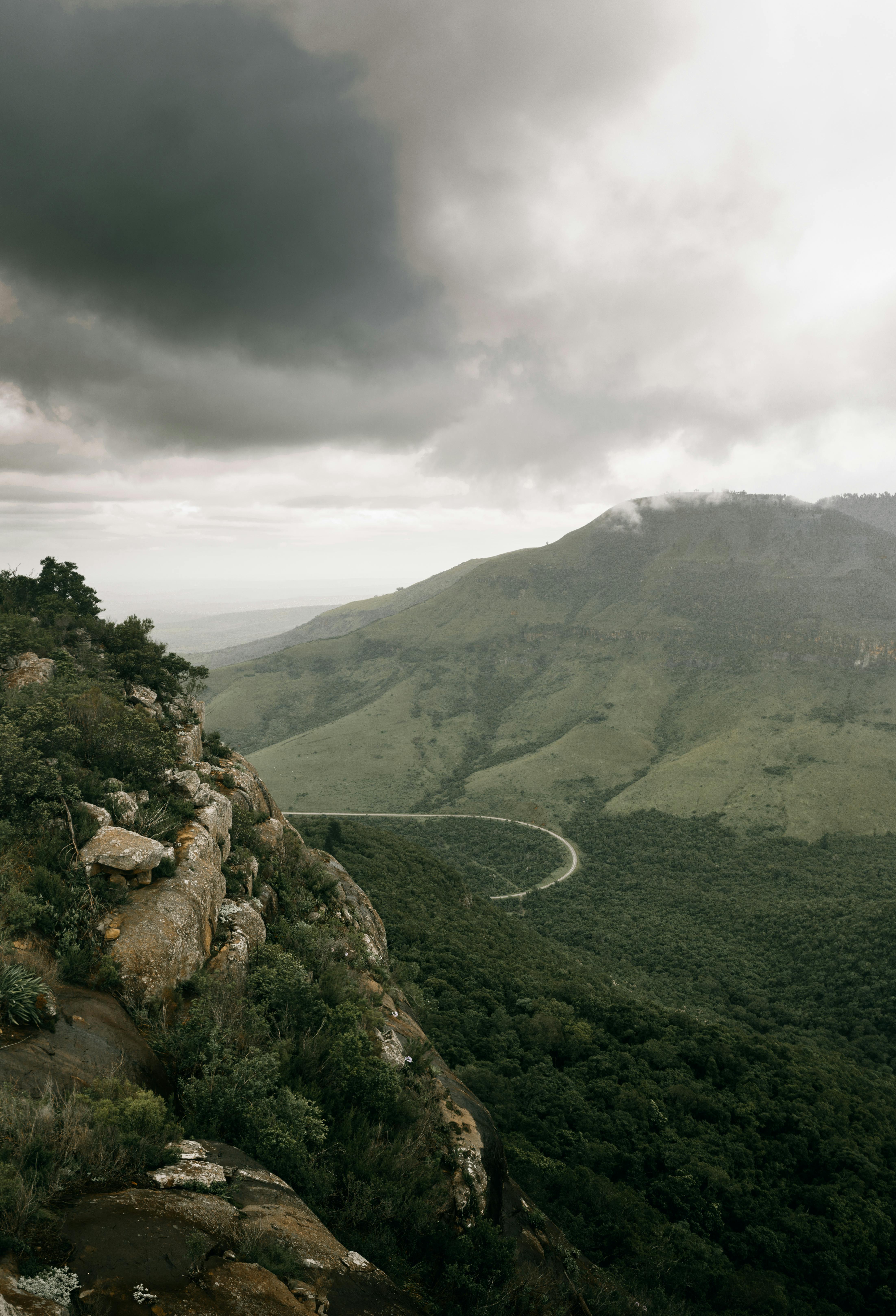 墨西哥发生大客车坠谷事故 致多人死伤 - 图片1